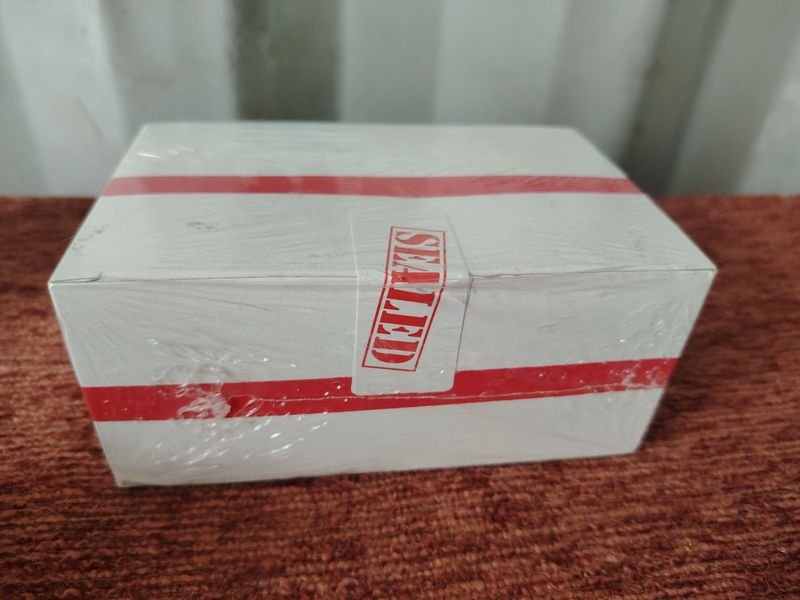 Caja Sellada con 8 Mazos de Cartas de Póker