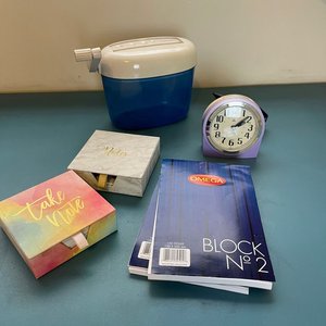 Bandeja Decorada, Canasto, Trituradora de Papeles, Reloj y Blocks de Notas - imagen 2
