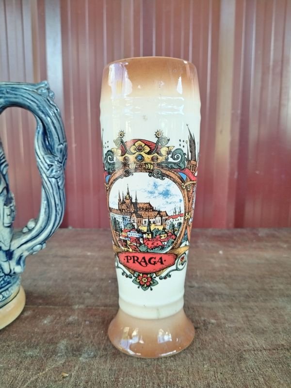 Jarra de cerveza y vaso idem: Decoración cerámica - imagen 1