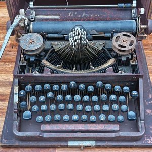Máquina de Escribir Antigua Alemana con Maletín Original - imagen 4