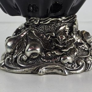 Centro de Mesa Vintage Vidrio Bordó con Base Metálica Ornamentada - imagen 4