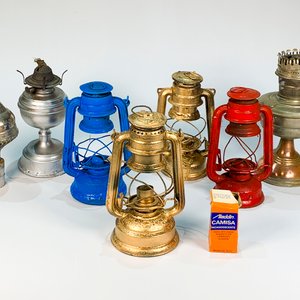 Lote anterior: Lote de 7 Lámparas y Faroles a Queroseno de Metal y Colores
