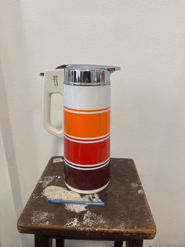 Termo Metálico Estampado con Rayas Multicolor