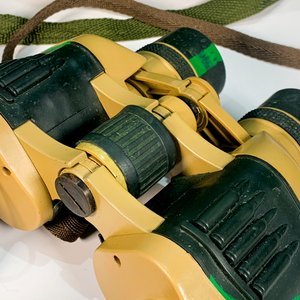 Prismáticos Modernos Camuflados con Funda y Correa - imagen 3