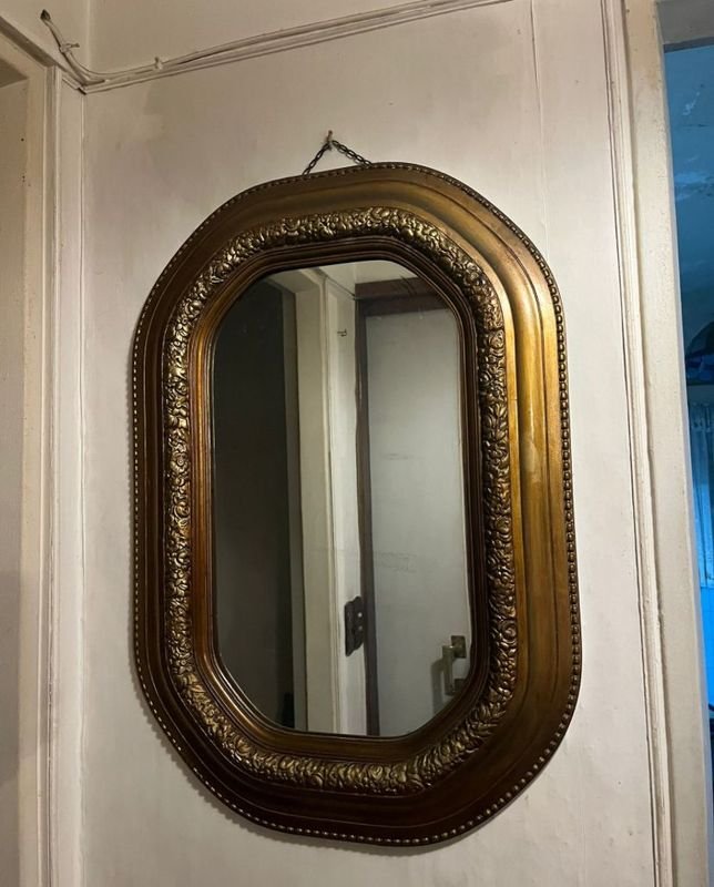 Espejo dorado trabajado para decoración