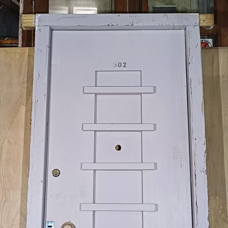 Puerta de ingreso de cedro con marco en pinotea - imagen 9