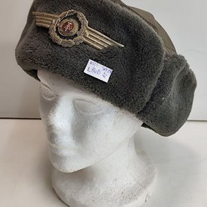 Lote siguiente: Gorro de Invierno Policía Democrática Alemana Talle 58 con Insignia