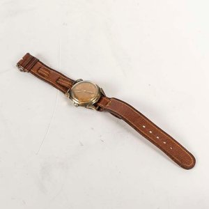 Lote siguiente: Reloj de Pulsera Doxa Vintage - Esfera Dorada y Correa de Cuero