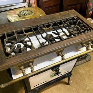 Cocina a Gas Antigua de Hierro Fundido con Logo "M.D. LTD." - imagen 4