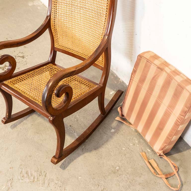 Mecedora inglesa con asiento y respaldo esterillado para limpiar - imagen 3