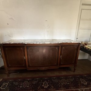 Aparador Antiguo de Madera con Tapa de Mármol y Detalles Incrustados - imagen 16