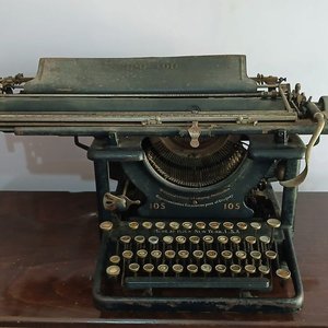 Lote anterior: Máquina de Escribir Antigua Remington 10S