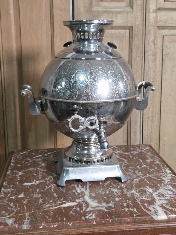 Samovar Eléctrico de Metal Plateado con Cable - imagen 1