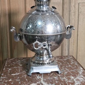 Lote anterior: Samovar Eléctrico de Metal Plateado con Cable