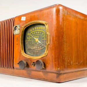 Radio Antigua Art Decó en Caja de Madera - Años 40 - imagen 2