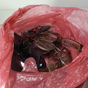 Lote Variado de Lentes y Armazones de Sol y Receta - imagen 3