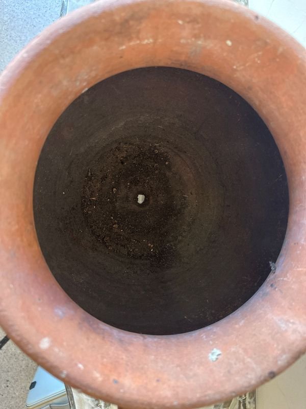 Jarrón de cerámica con detalles en la base - imagen 3