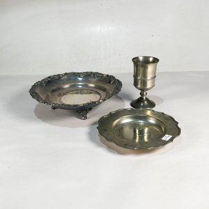 Lote anterior: Centro de Mesa Labrado, Plato Inglés y Cáliz de Metal