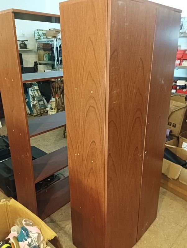Mueble de Ropa con Dos Puertas y Detalles - imagen 2