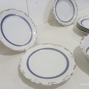 Juego de Cerámica Bavaria: Ensaladera y 8 Platos con Detalles Azules y Dorados - imagen 4