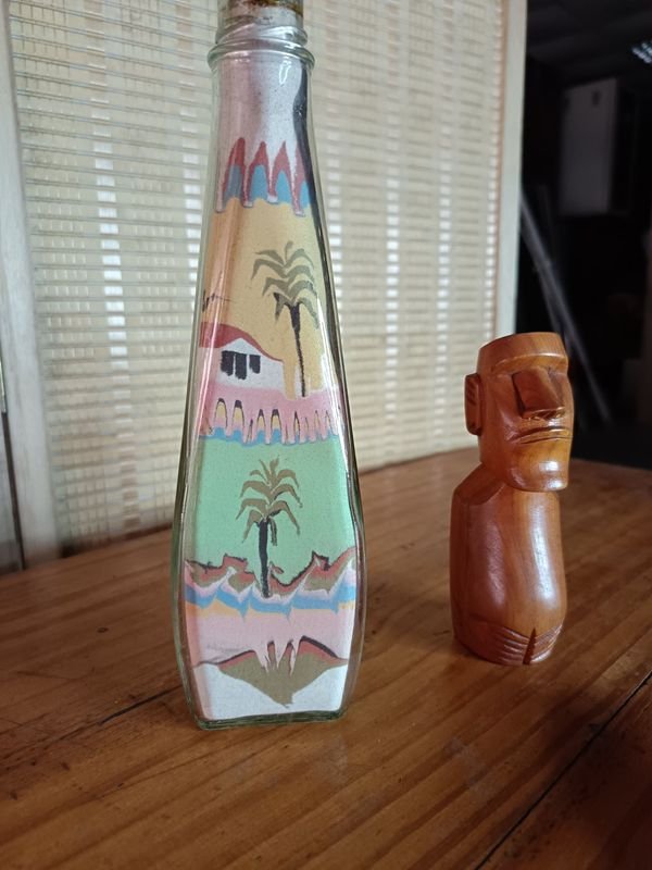 Coleccionables y Antigüedades: Botella de Arena, Moai de Madera y Objetos Tallados - imagen 8