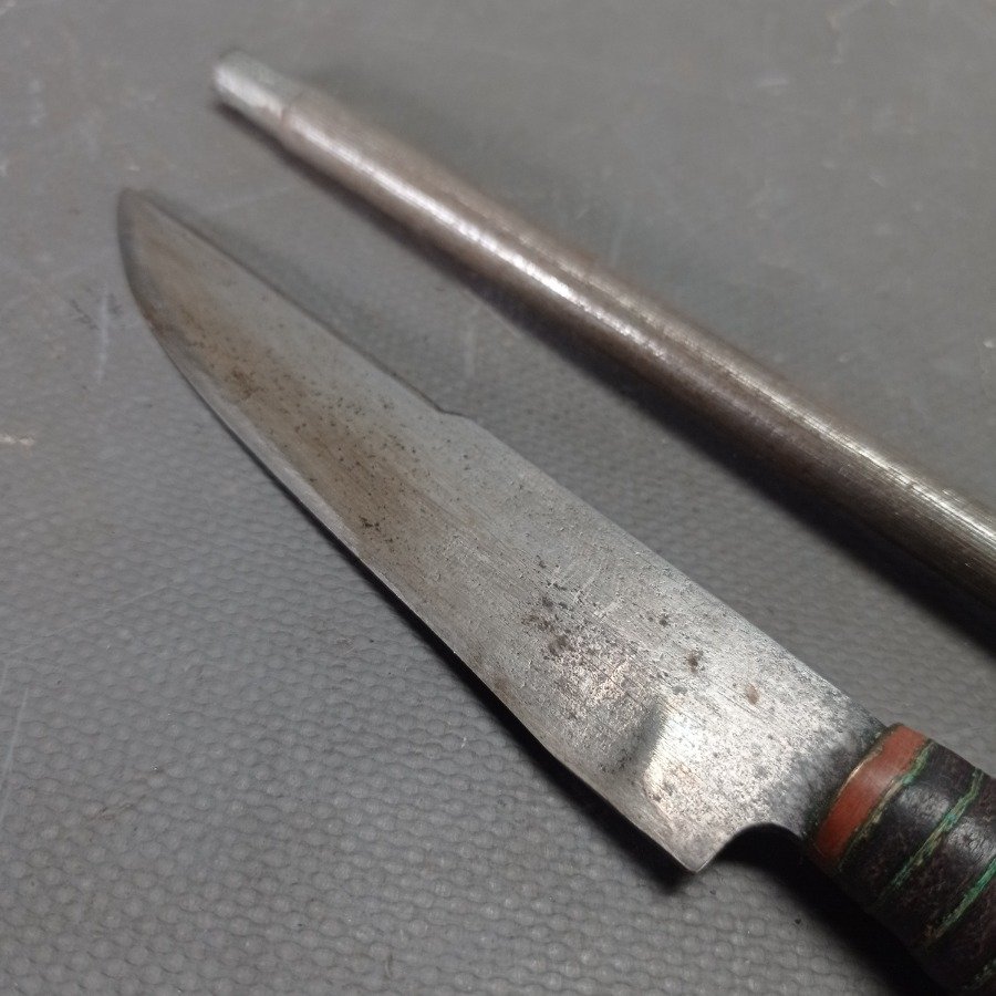 Cuchillo con vaina de cuero y cabo de madera - imagen 5