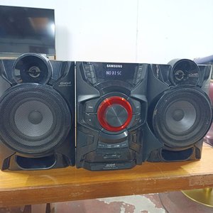 Lote siguiente: Equipo de Audio Samsung MX-H630 con Parlantes Giga Sound Blast