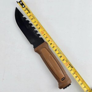 Cuchillo Táctico de Acero Negro con Vaina Marrón - imagen 5
