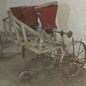 Antigua Sembradora Agrícola de 3 Hileras - imagen 3