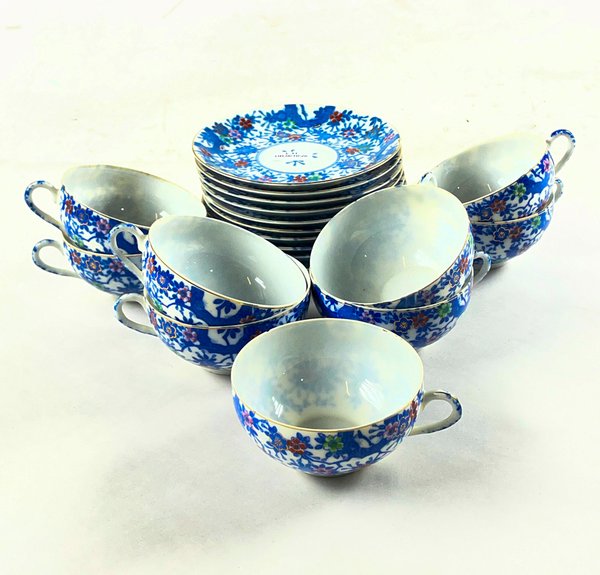 Juego de 20 Tazas y Platillos de Porcelana Azul Floral "Made in Japan" - imagen 1