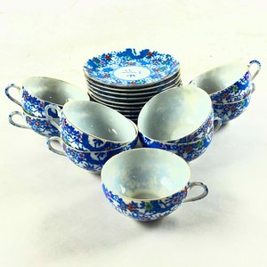 Lote anterior: Veinte piezas en porcelana floral azul, tazas y platillos