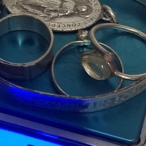 Lote de Joyas de Plata: Pulsera, Anillos y Medalla - imagen 2