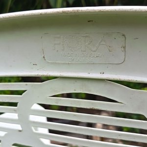 Set de 9 Sillas Blancas de PVC para Jardín Marca Flora - imagen 4