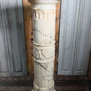 Gran Pedestal de Mármol con Diseño de Frutas - imagen 1