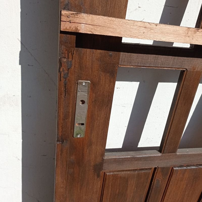 Puerta exterior de cedro con marco y cerradura - imagen 4