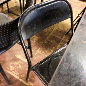 Conjunto de Mesas y Sillas Metálicas Negras para Oficina o Comedor - imagen 3