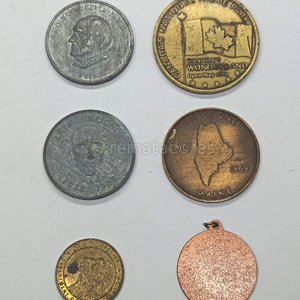 Lote de Monedas y Medallas Coleccionables - imagen 1