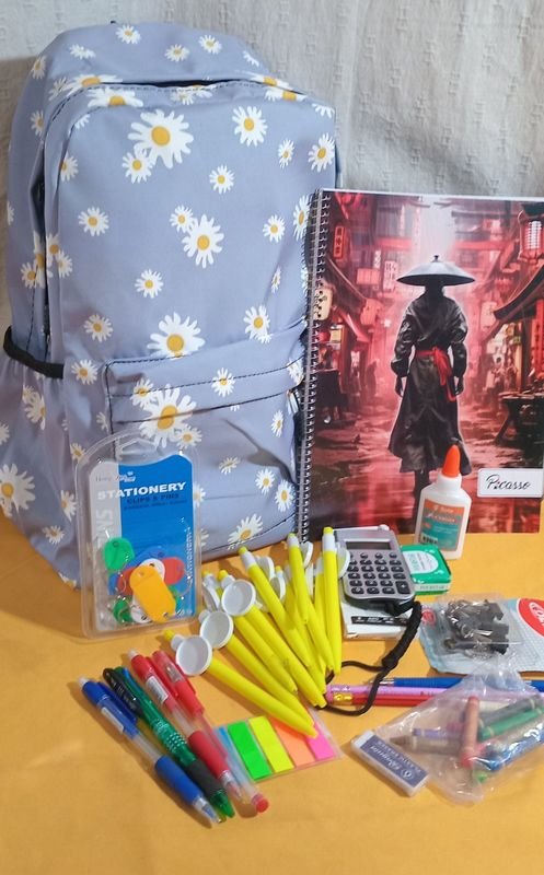 Mochila con bolsillos impermeable y accesorios