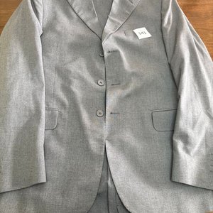 Lote siguiente: Traje Gris Talle 50 Nuevo