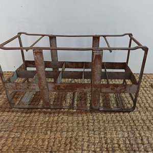 Lote anterior: Antiguo Casillero Metálico para Botellas