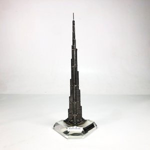 Lote siguiente: Réplica Burj Khalifa, Torre Más Alta del Mundo, 23 cm
