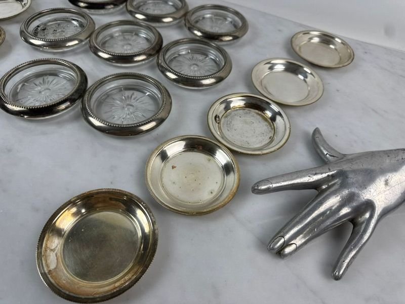 Posavasos con insertos de vidrio y esculturas de metal - imagen 4