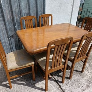Juego de Comedor: Mesa de Madera con 6 Sillas - imagen 1