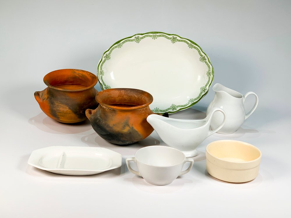 Conjunto de Cerámica y Loza: Fuente Oval, Salsera, Jarra y Más