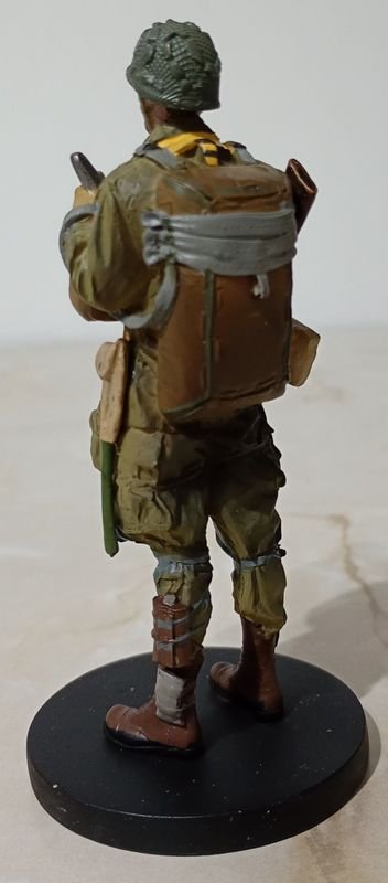 Figura de plástico de un paracaidista de la 101ª División Aerotransportada - imagen 2