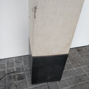 Lámpara de Pie Cuadrada en Madera y Tela con Manchas - imagen 5
