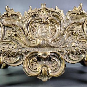 Cachepot de Bronce Macizo con Detalles Ornamentales - imagen 12