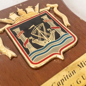 Placa Conmemorativa Capitán Miranda Uruguay Madera y Metal Dorado - imagen 2