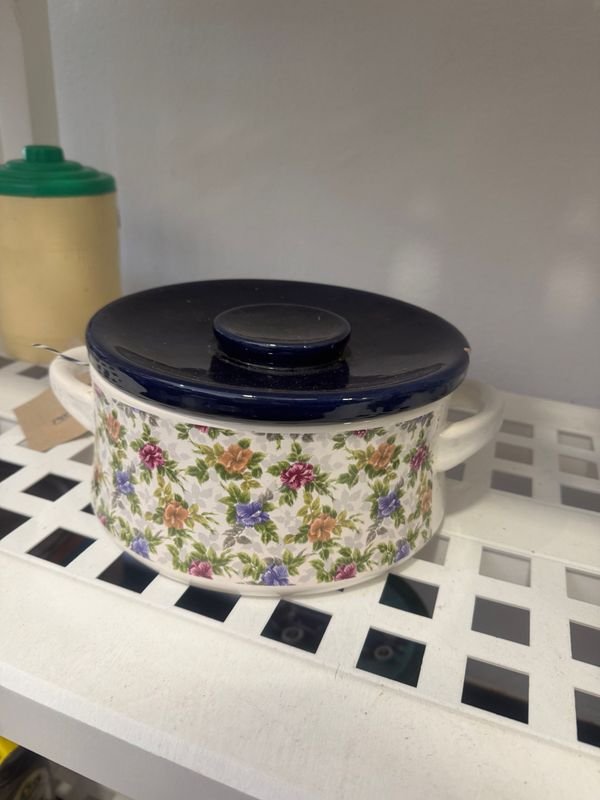 Sopera de Cerámica con Tapa Azul y Diseño Floral