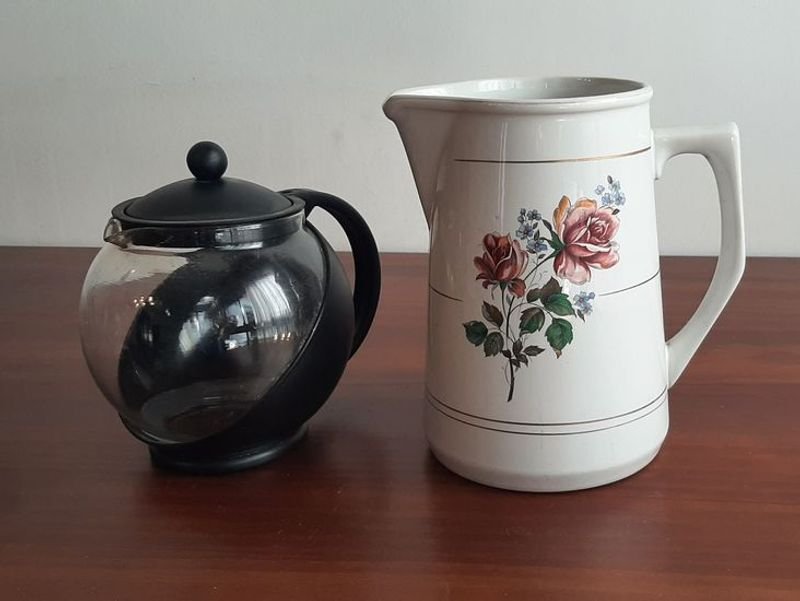 Caja de café y jarras de capuchino - imagen 2